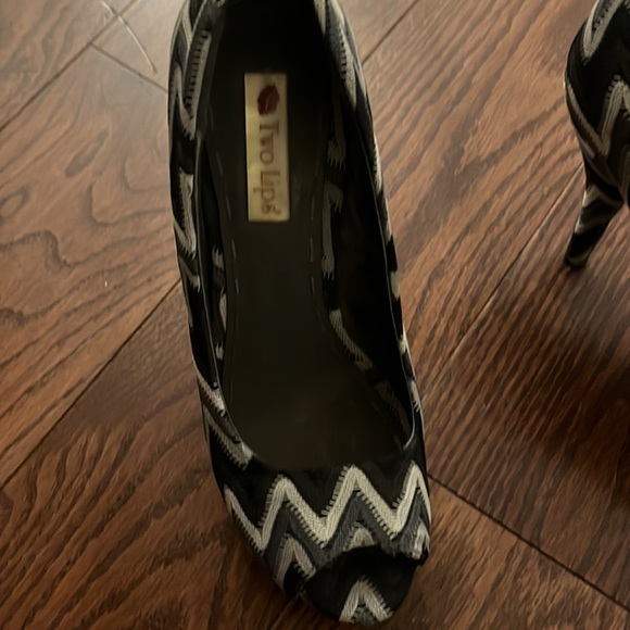 Two lips - beautiful shoes - Picture 3 of 6